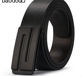 The young man's belt buckle belt smooth leather belts