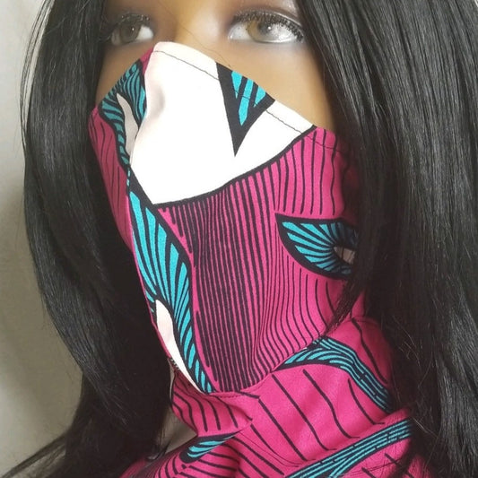 The Tang’e Pink features a white section with black outlines at the top of the mask, contrasting with the pink base color, as shown in the image. The leaf-like patterns give the accessory a chic and charming look. It has a sparkling effect, suggesting that it might have a glittery or glossy texture.